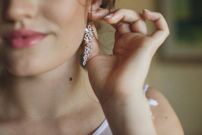 The Zasha How to select earrings that will suit your face type https://thezasha.com/how-to-select-earrings-that-will-suit-your-face-type/